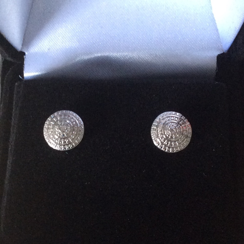 LAST ONE 💗 Kay Jewelers Diamond Earrings - Picture 5 of 5